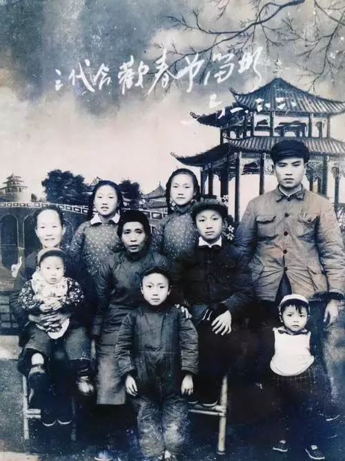 一张57年前的照片，他要寻找照片中父亲的四川宜宾罗姓养父一家